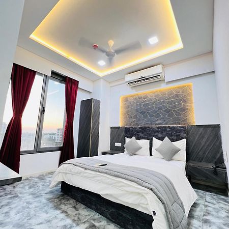 Hotel Star Galaxy Surat Exterior foto