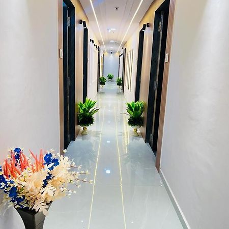 Hotel Star Galaxy Surat Exterior foto