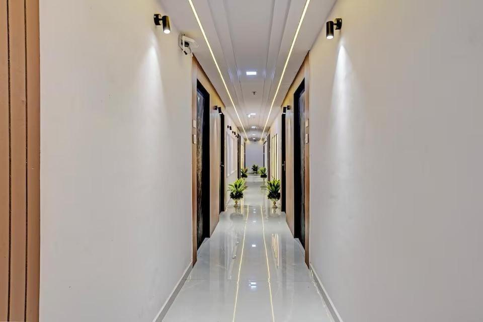Hotel Star Galaxy Surat Exterior foto